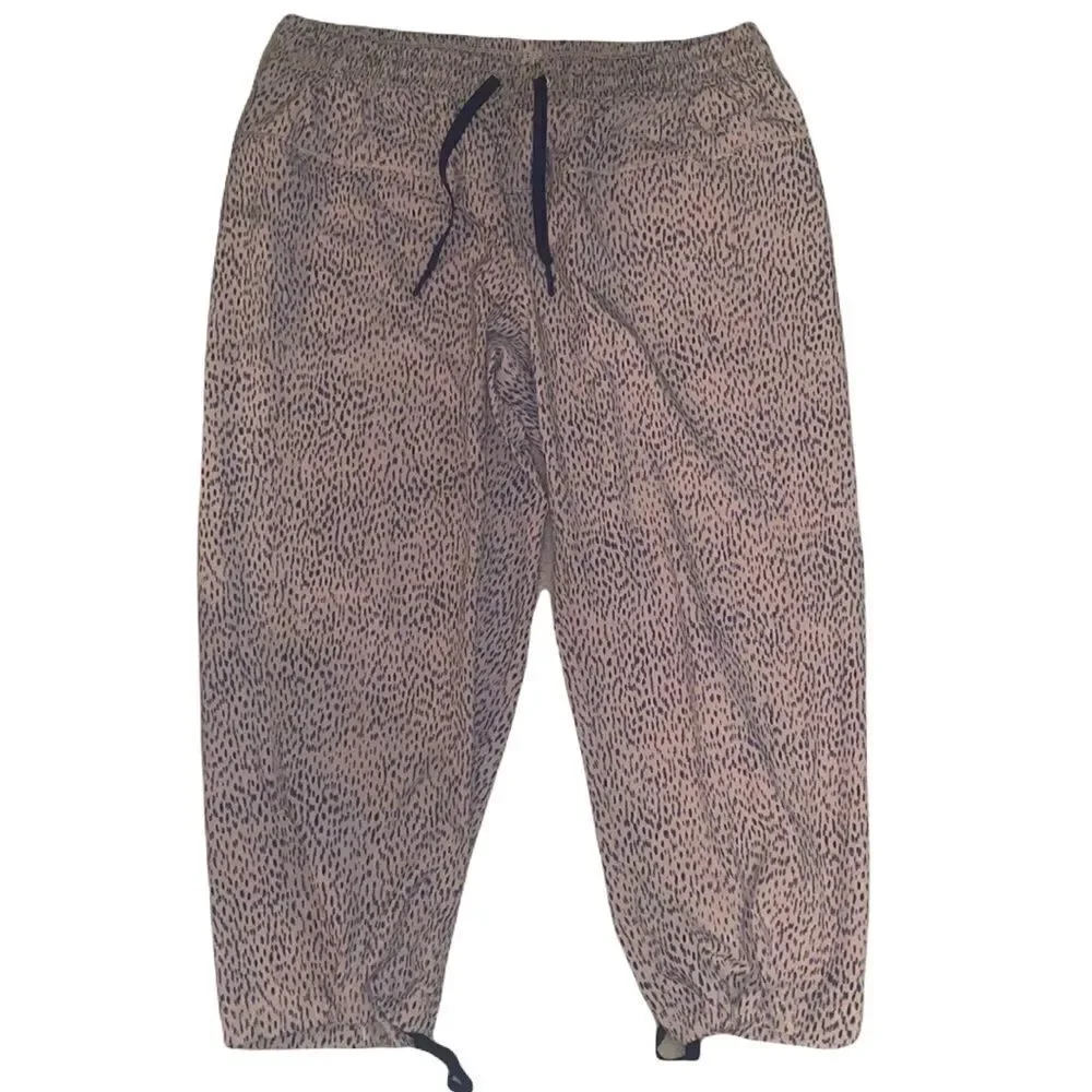 Lululemon Pink Leopard Jet Crop Pants!